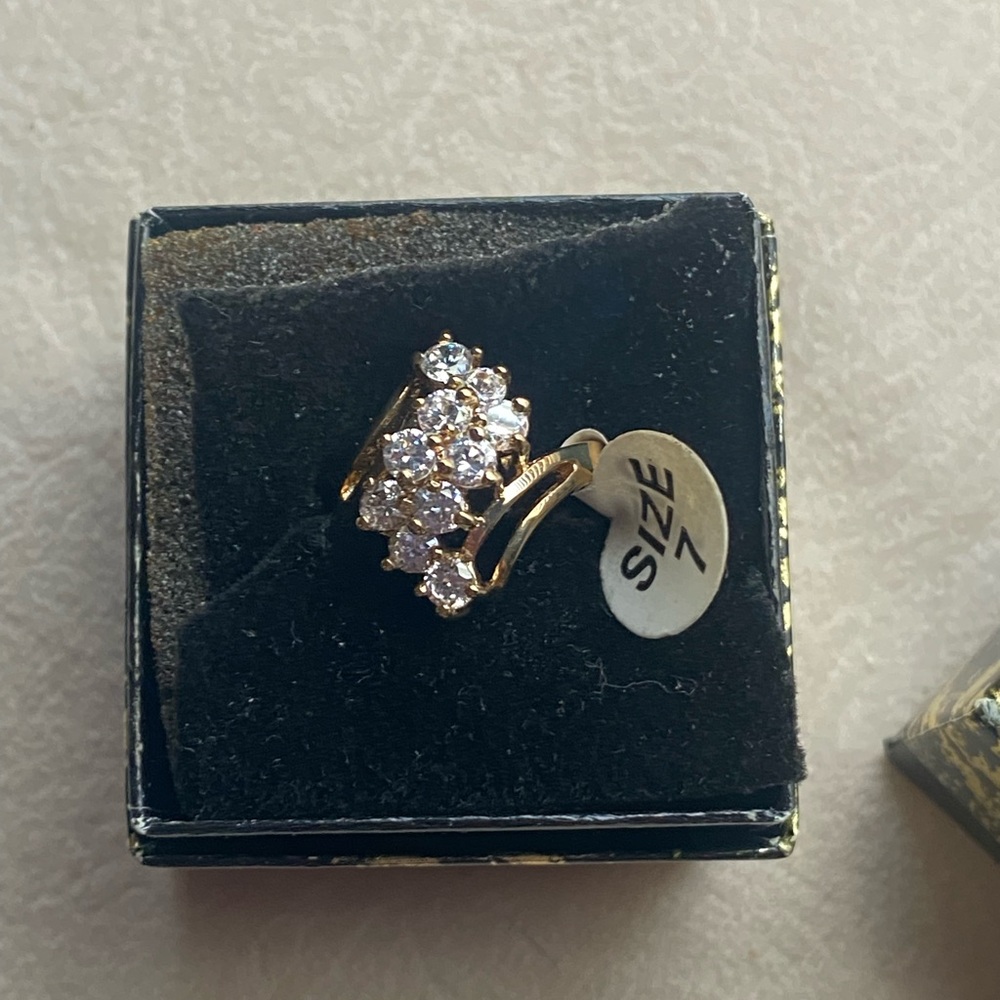 Elegant 14k Gold Plated and Diamond Women's Ring Size 7